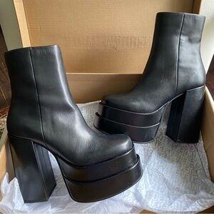 Steve Madden Platform Boots